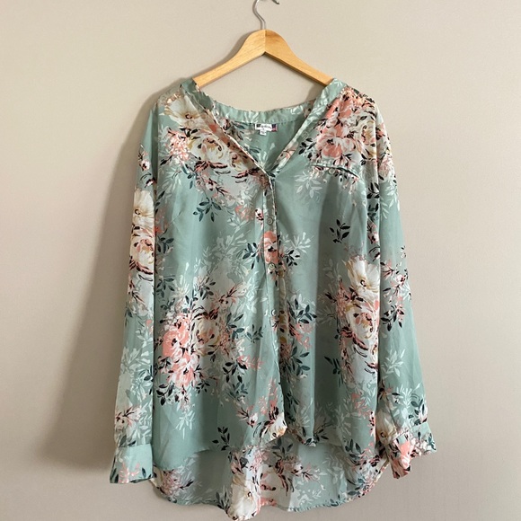 Women’s plus size sheer floral top! - Picture 1 of 3